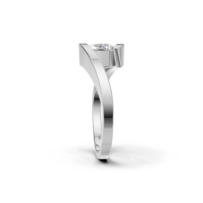 Exquisite solitaire diamond engagement ring
