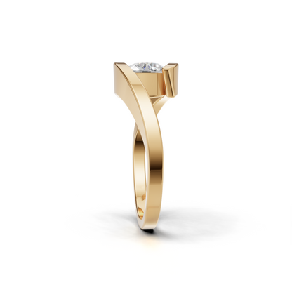 Exquisite solitaire diamond engagement ring