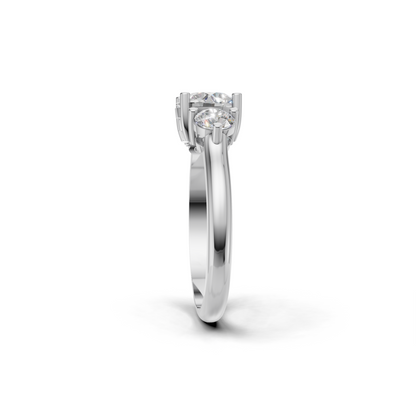Stunning ring with a three stone design