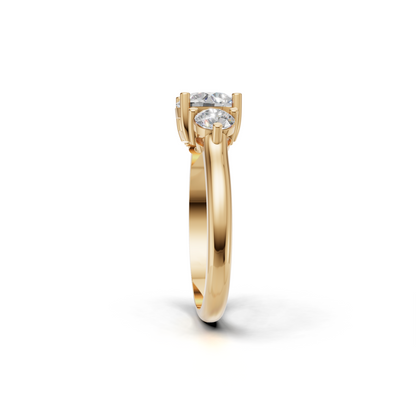 Stunning ring with a three stone design